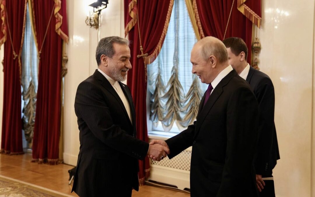Araghchi Meets With Putin in Russia, Blames U.S. for Failed Negotiations