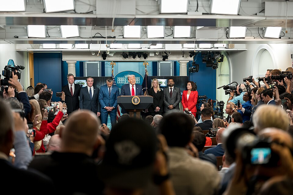 DOJ Probes TV Networks for Antitrust Violations After White House Press Pool Boycott