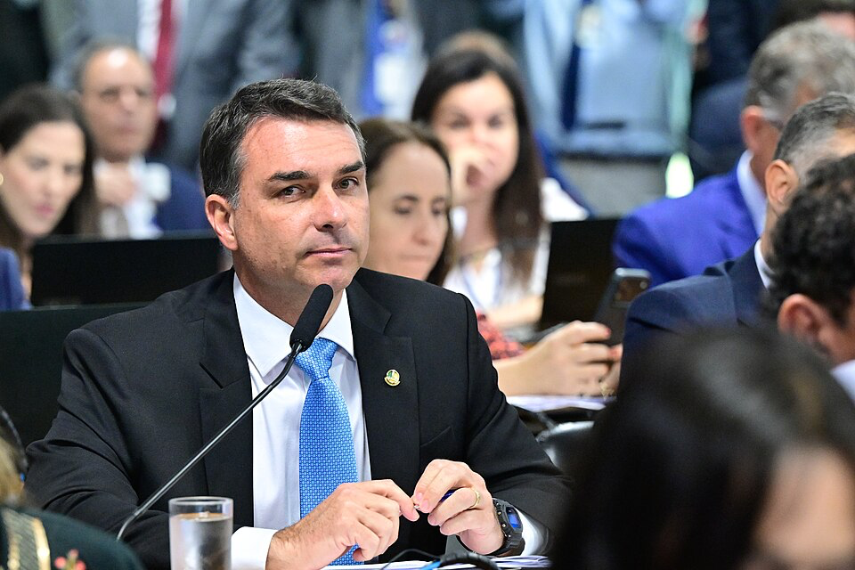 Trump Administration Approves U.S. Visas for Flávio Bolsonaro and Family